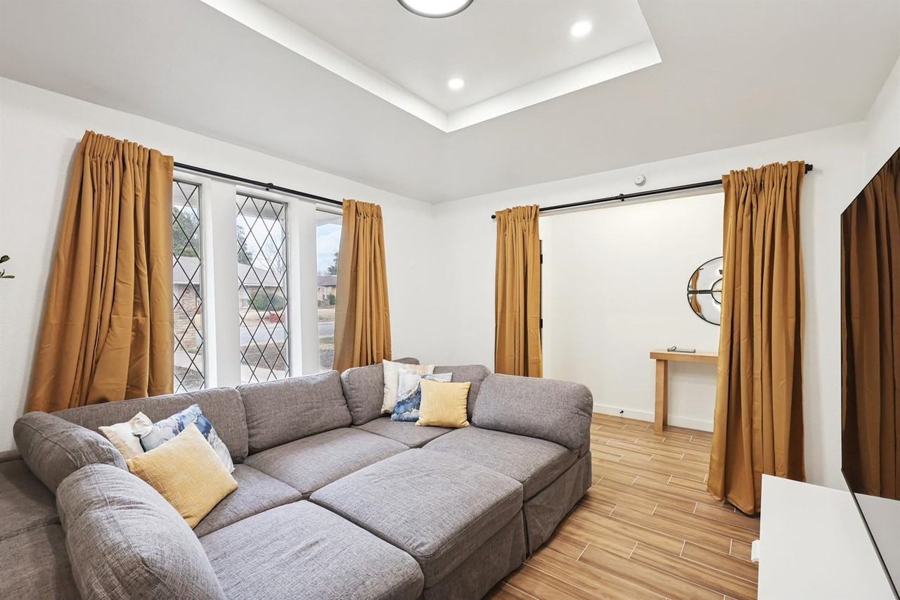 1044 Briarwood Ln #1051607P - Photo 6 of 49