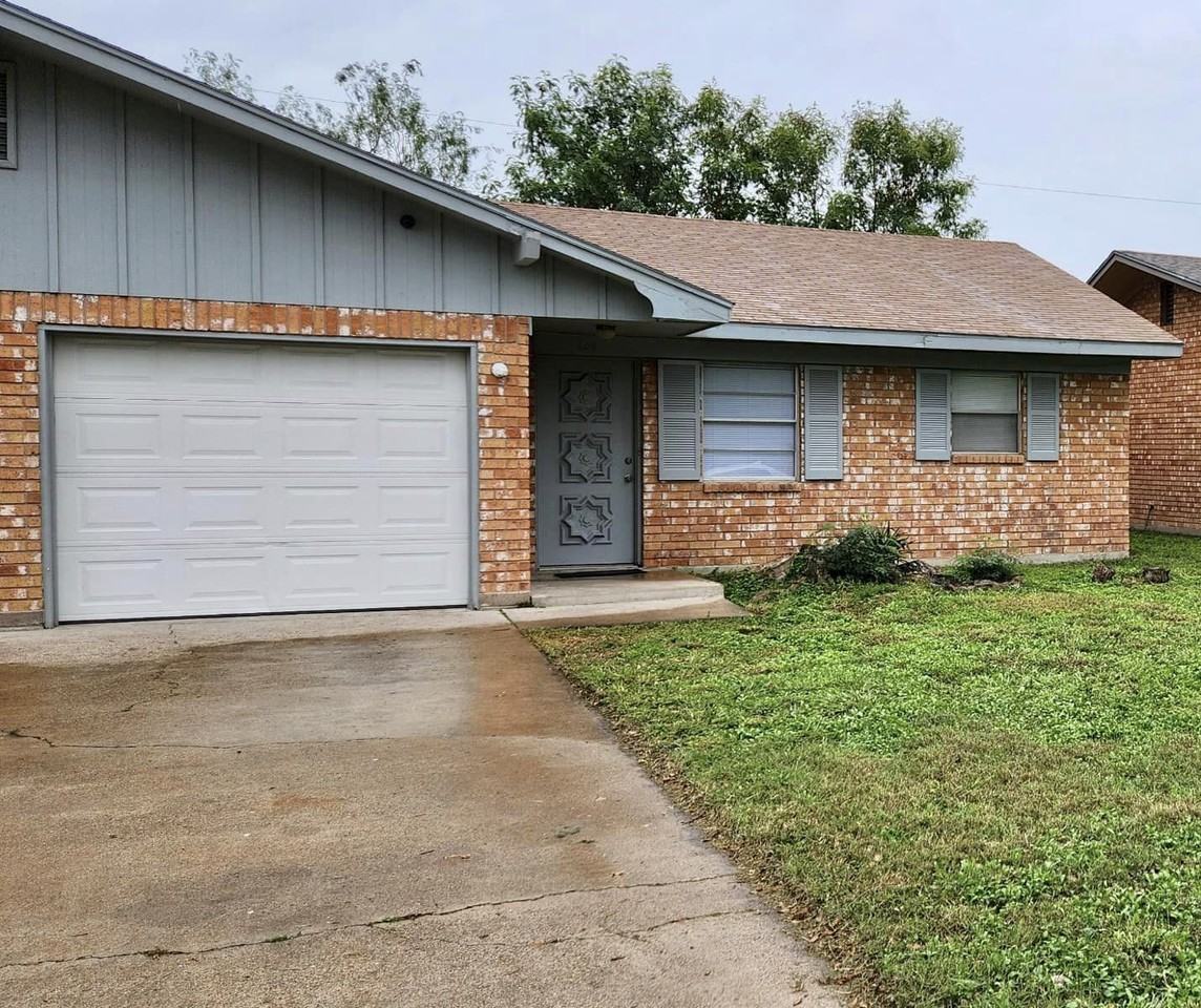 600 E Upas Ave - Photo 2 of 9