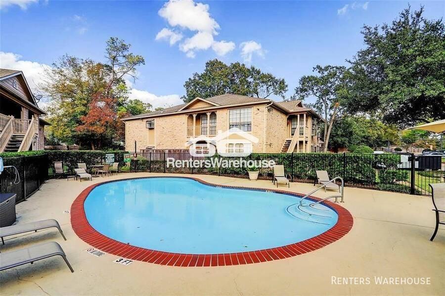 1311 Antoine Dr - Photo 2 of 4