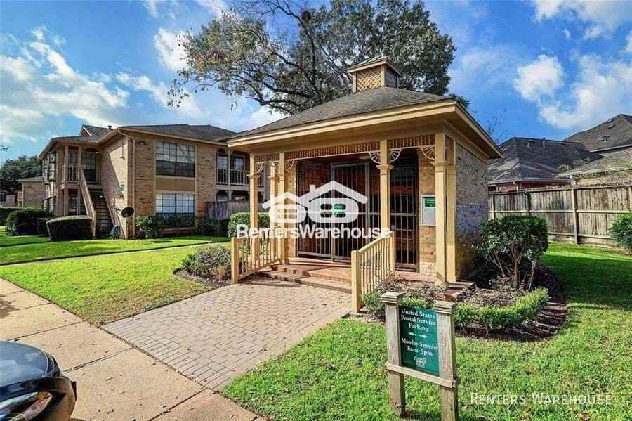 1311 Antoine Dr - Photo 3 of 4