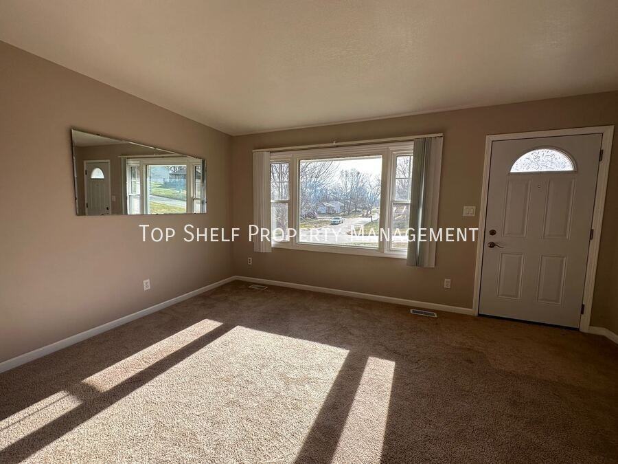1526 W Euclid Ave - Photo 2 of 9