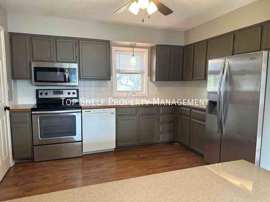 1526 W Euclid Ave - Photo 3 of 9