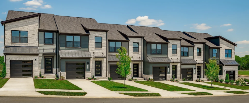 1077 Riverbrook Dr - Photo 2 of 18