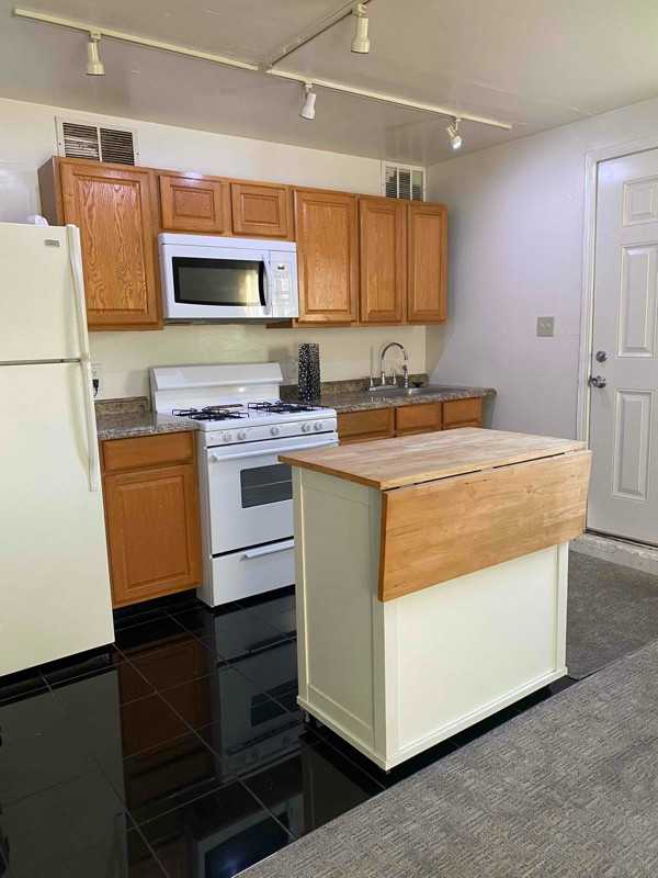 420 Pacific Ave #B - Photo 3 of 9