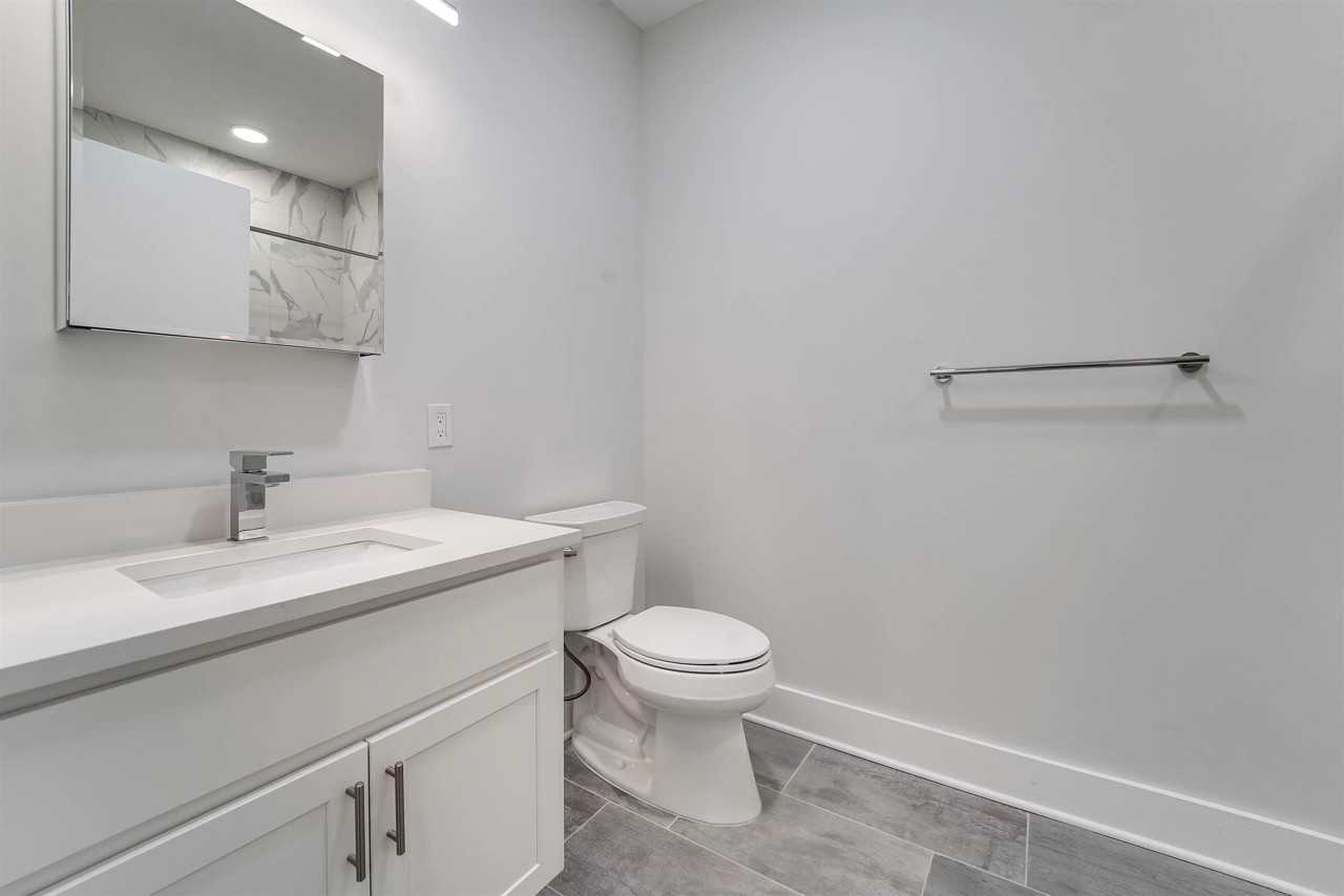 660 Grand St - Photo 4 of 17