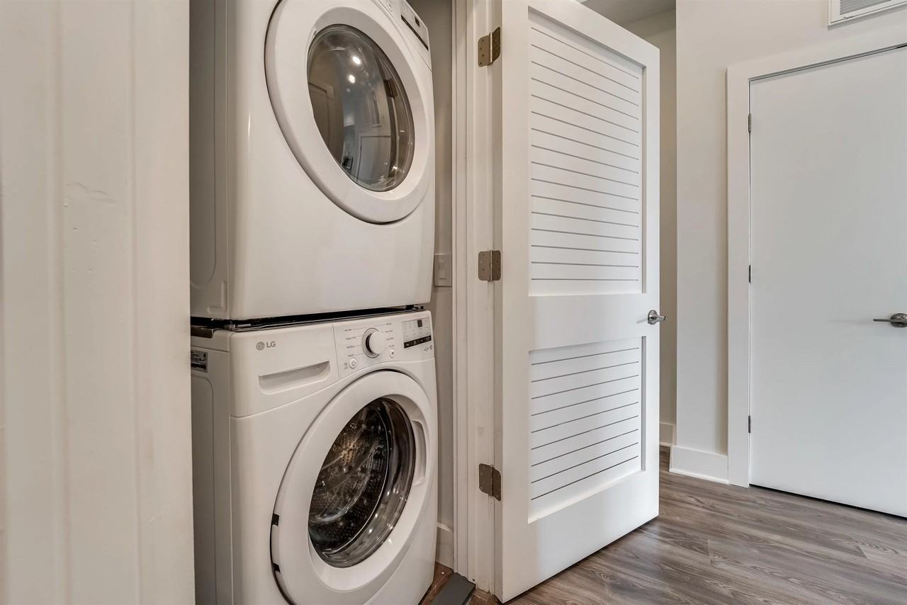 660 Grand St - Photo 5 of 17