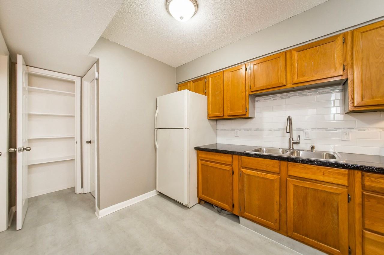 404 N Lincoln St - Photo 6 of 14