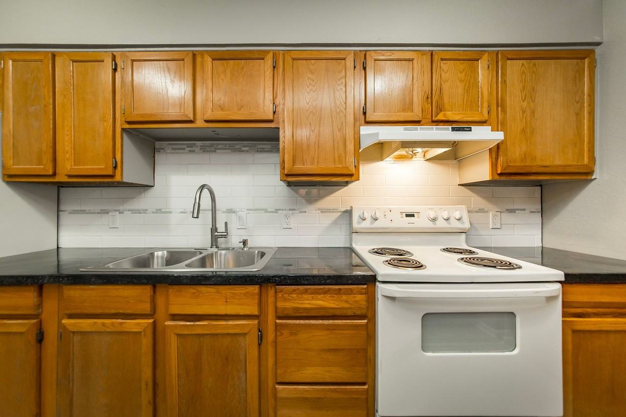 404 N Lincoln St - Photo 7 of 14