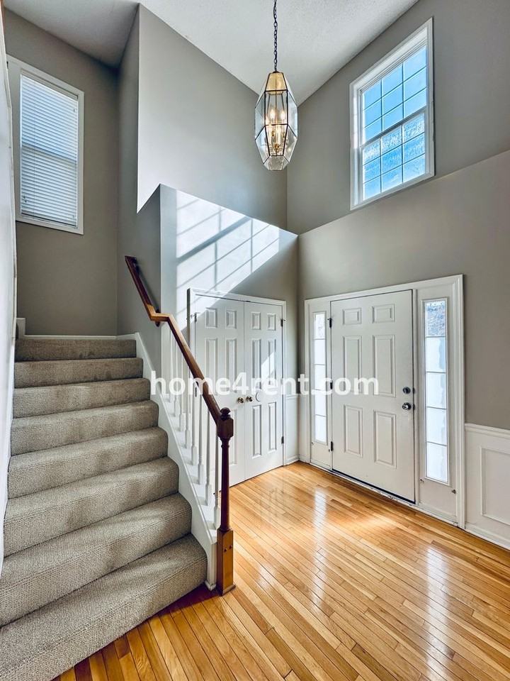15252 W 158th Ter - Photo 2 of 50