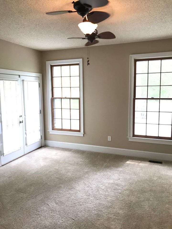 1040 Great Oaks Ln - Photo 2 of 17