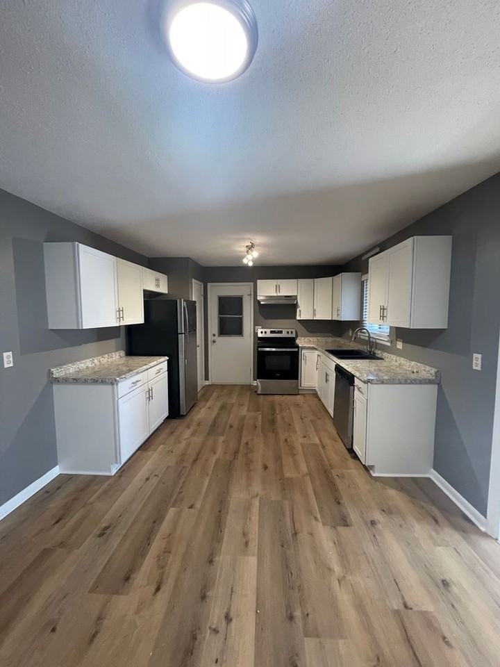 918 Sylvan Ave - Photo 3 of 23