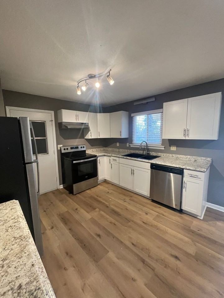 918 Sylvan Ave - Photo 5 of 23