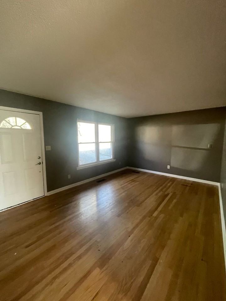 918 Sylvan Ave - Photo 6 of 23