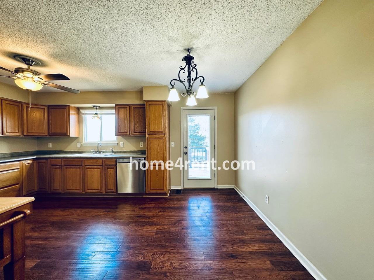 14803 W 150th St - Photo 7 of 32