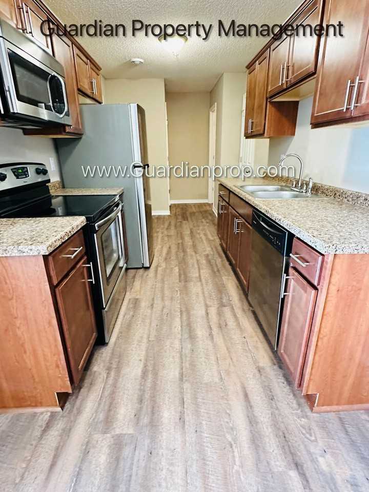 9909 Vera Cruz Ln N - Photo 5 of 17
