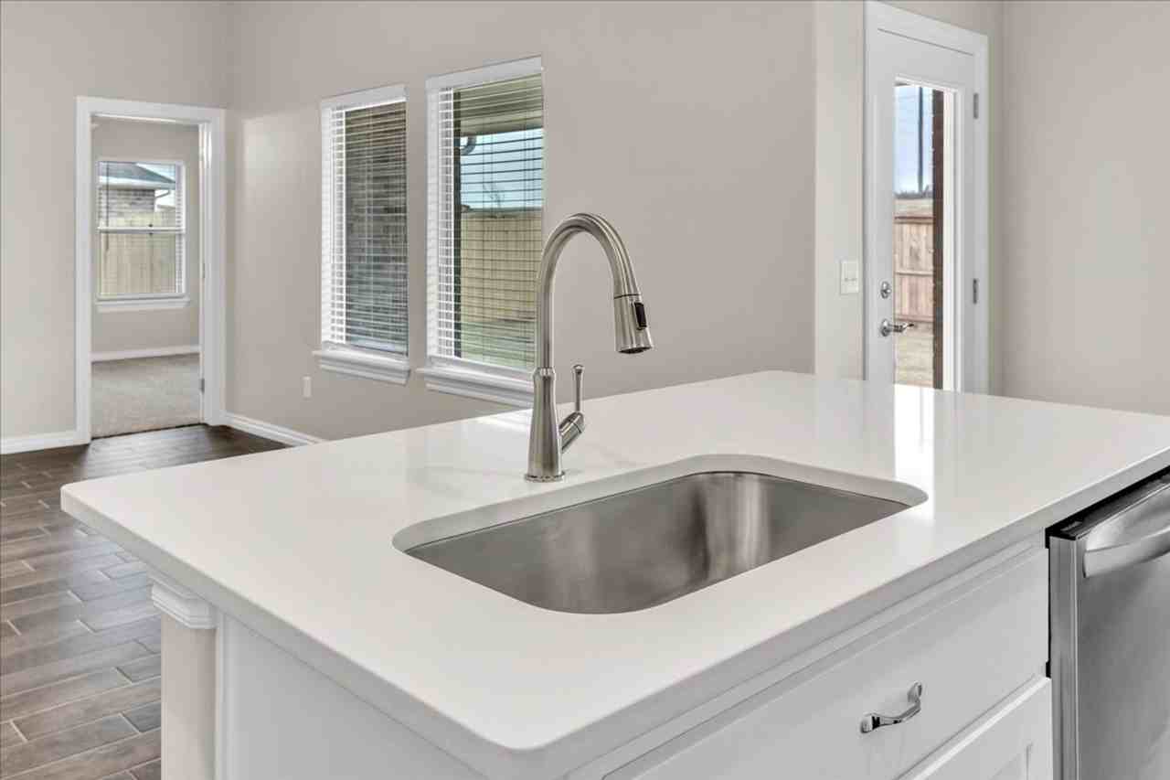 3316 Mangrove Rd - Photo 3 of 32