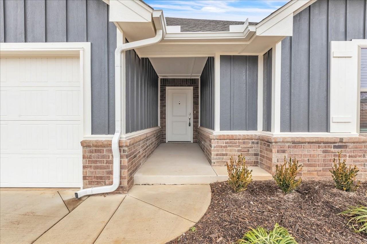 3316 Mangrove Rd - Photo 2 of 32