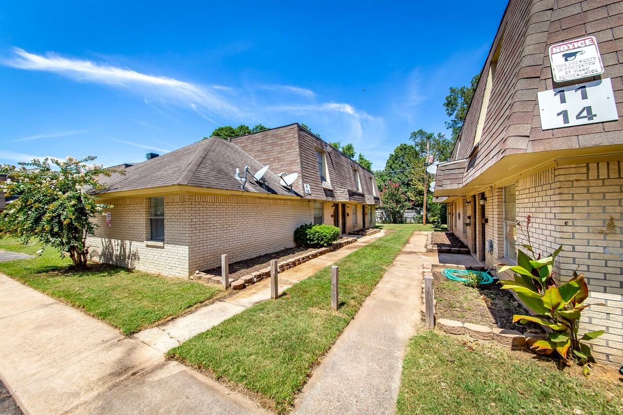 412 E 3rd St - Photo 2 of 19