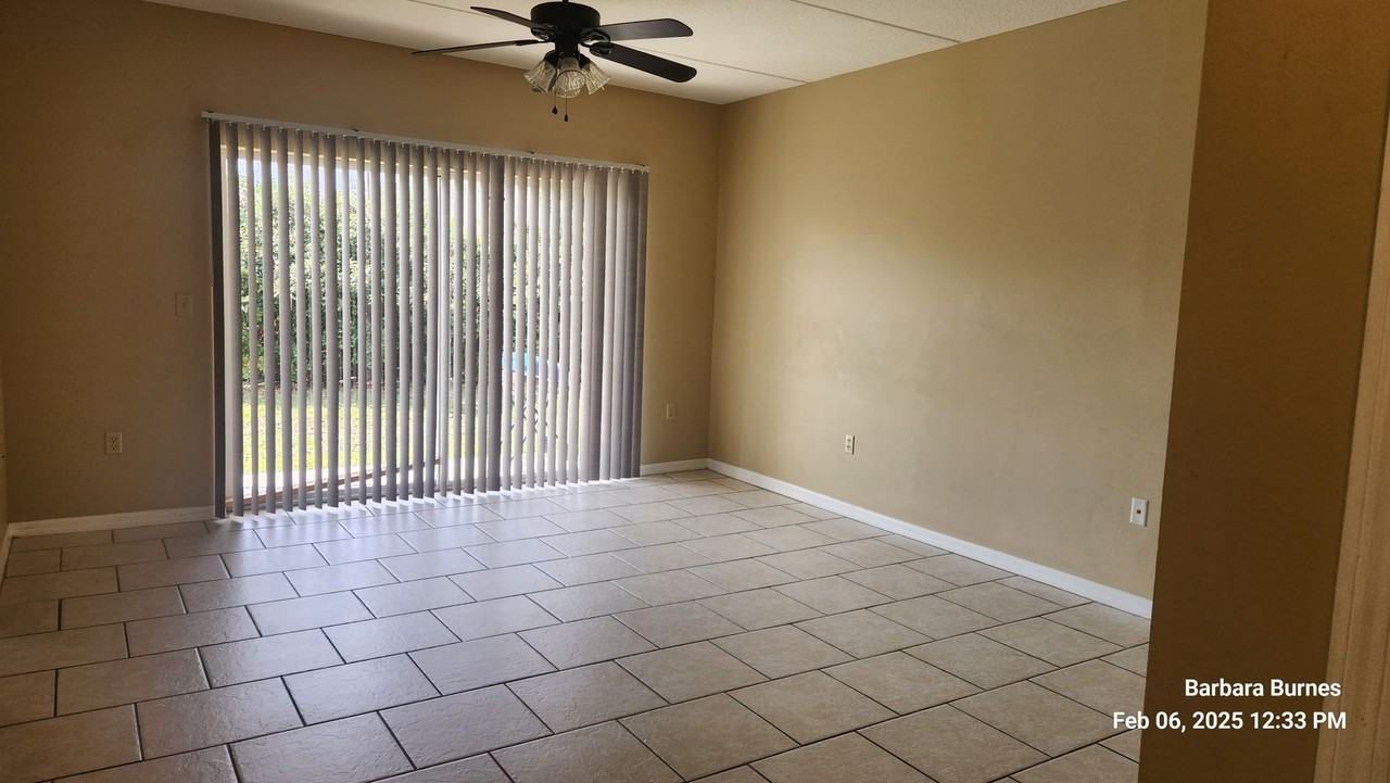 946 15th St - Photo 3 of 11