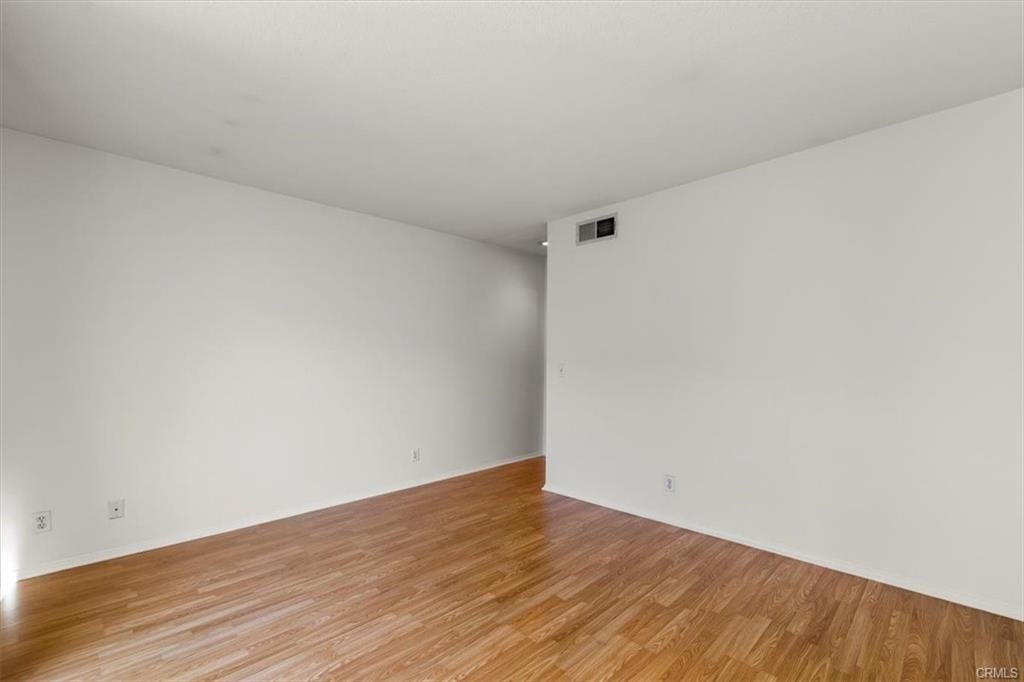 4003 W 165th St #B - Photo 2 of 8