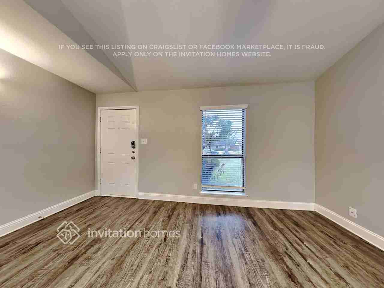 1313 Timbercreek Ct - Photo 3 of 19