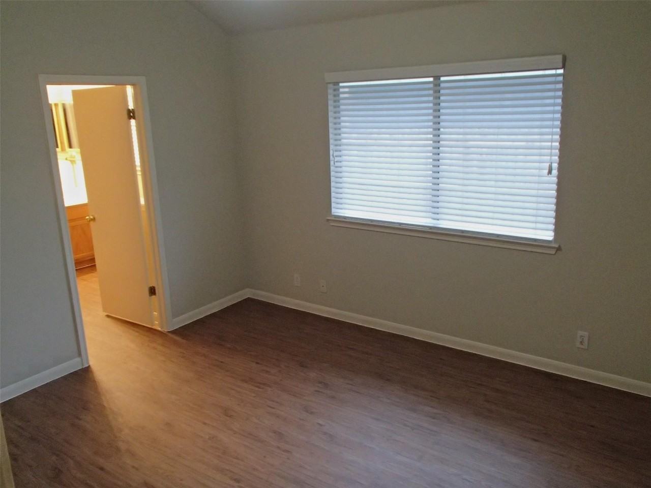 220 Juniper Dr - Photo 2 of 11