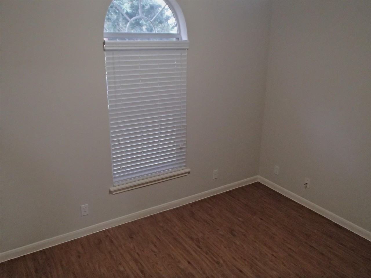 220 Juniper Dr - Photo 5 of 11