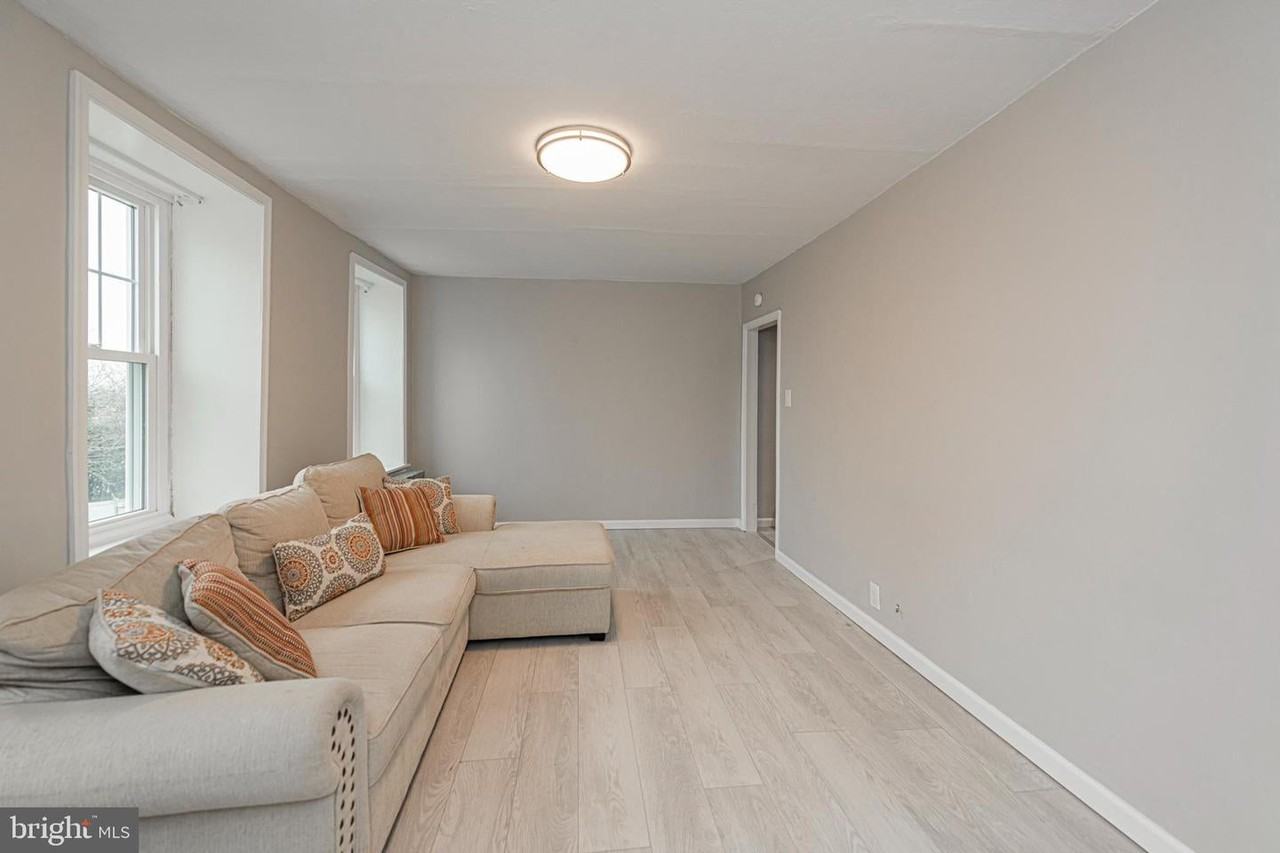 300 Saint Marys St - Photo 2 of 17