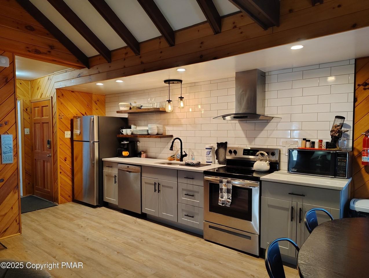 9 Crest Dr - Photo 2 of 16