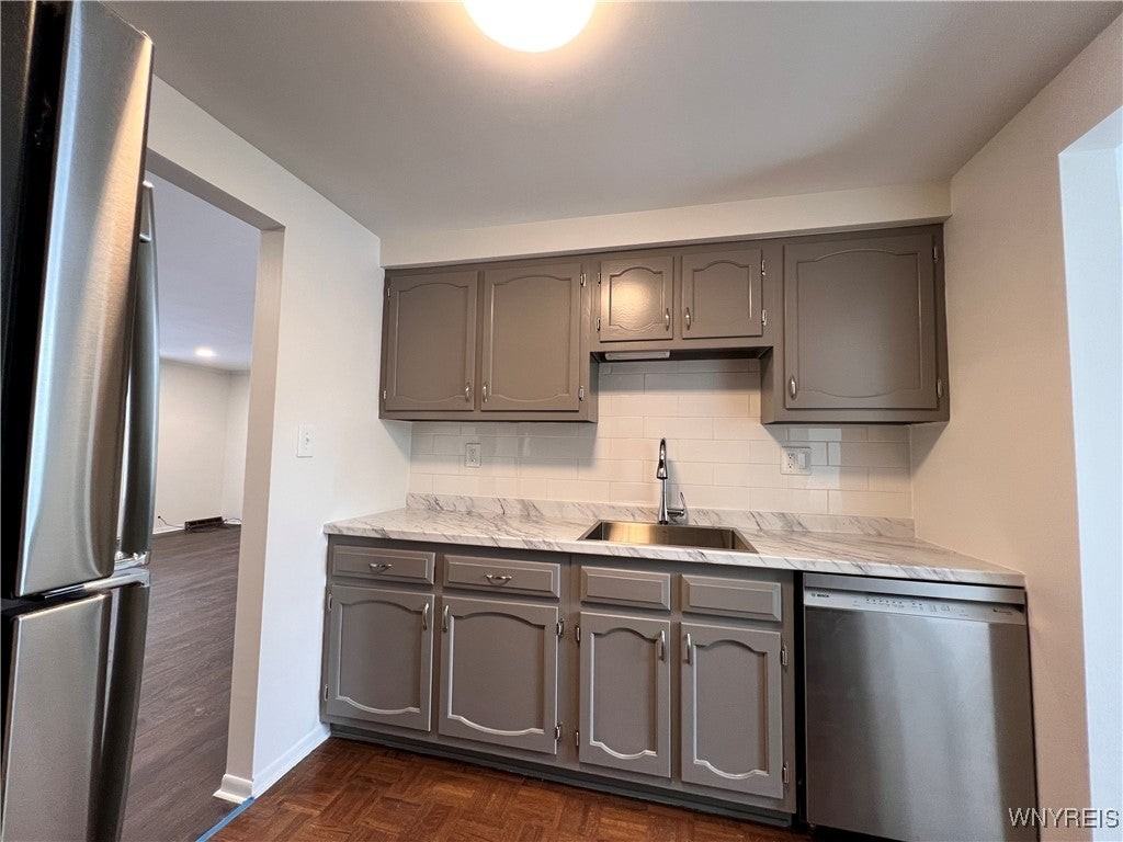 666 W Ferry St - Photo 5 of 14