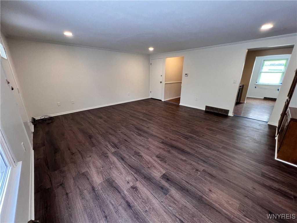 666 W Ferry St - Photo 7 of 14