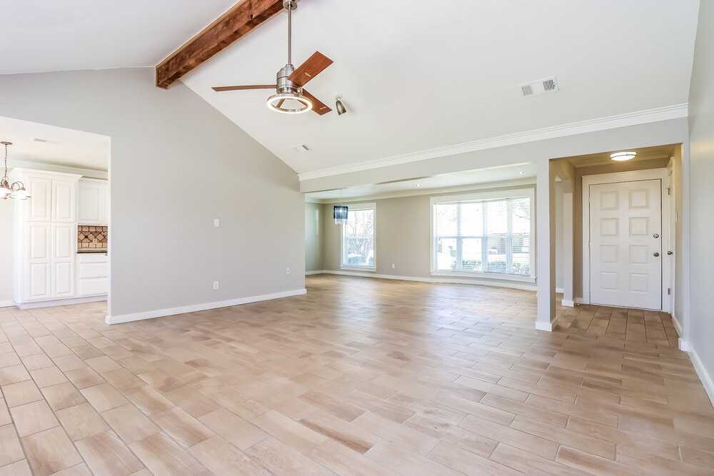 6909 Windcrest Ln - Photo 2 of 16