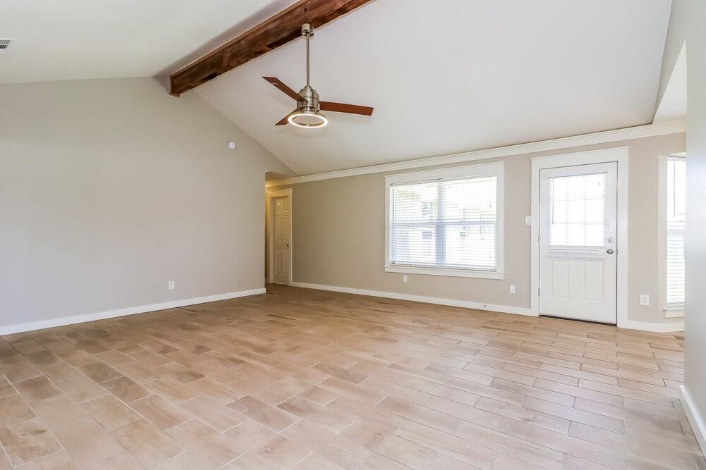 6909 Windcrest Ln - Photo 4 of 16