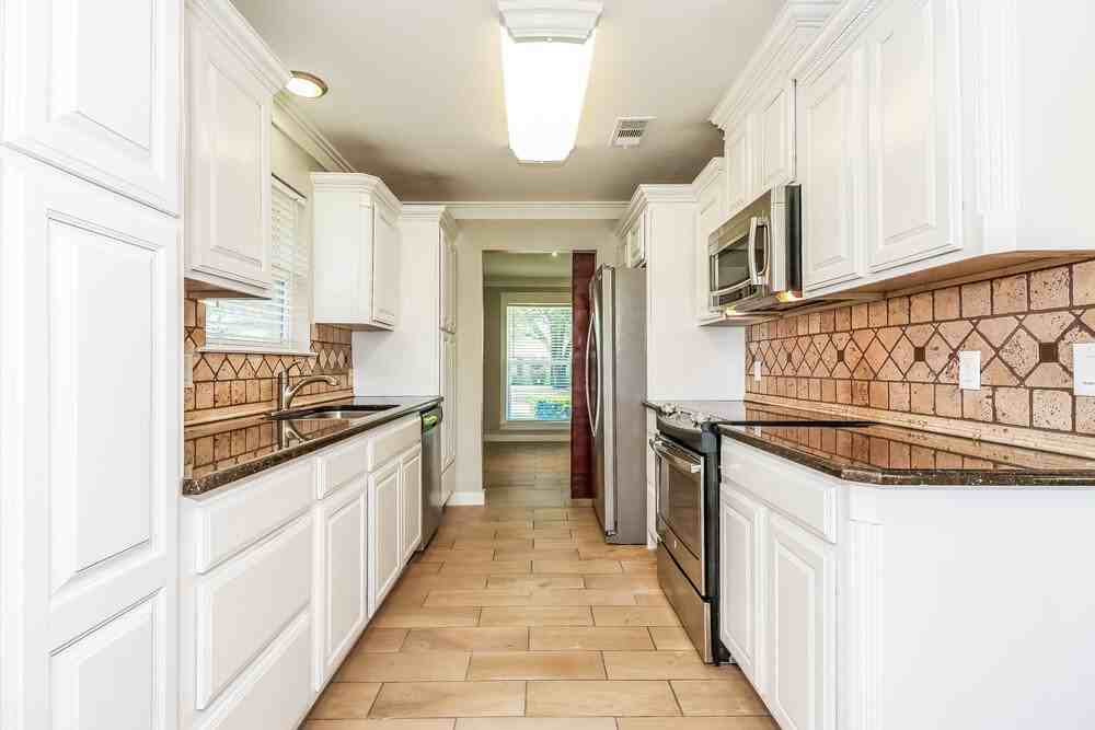 6909 Windcrest Ln - Photo 7 of 16