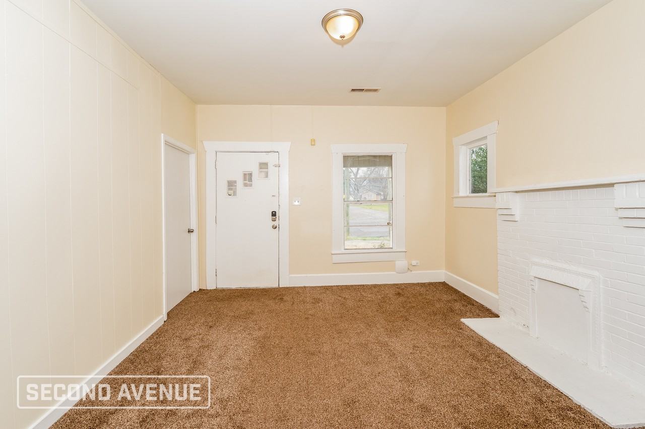 3201 Avenue E - Photo 4 of 27