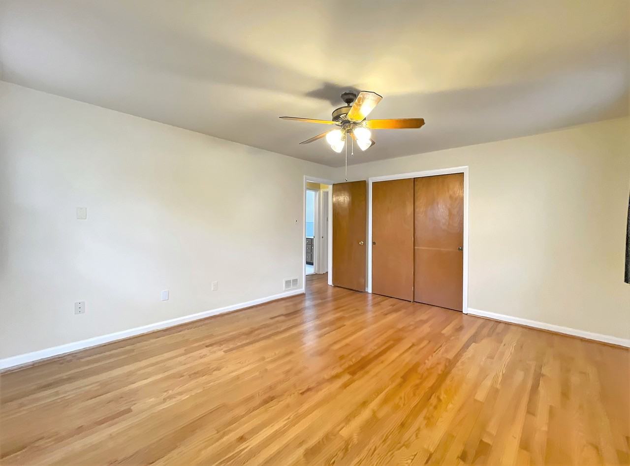 6244 Williamsburg Boulevard - Photo 3 of 21