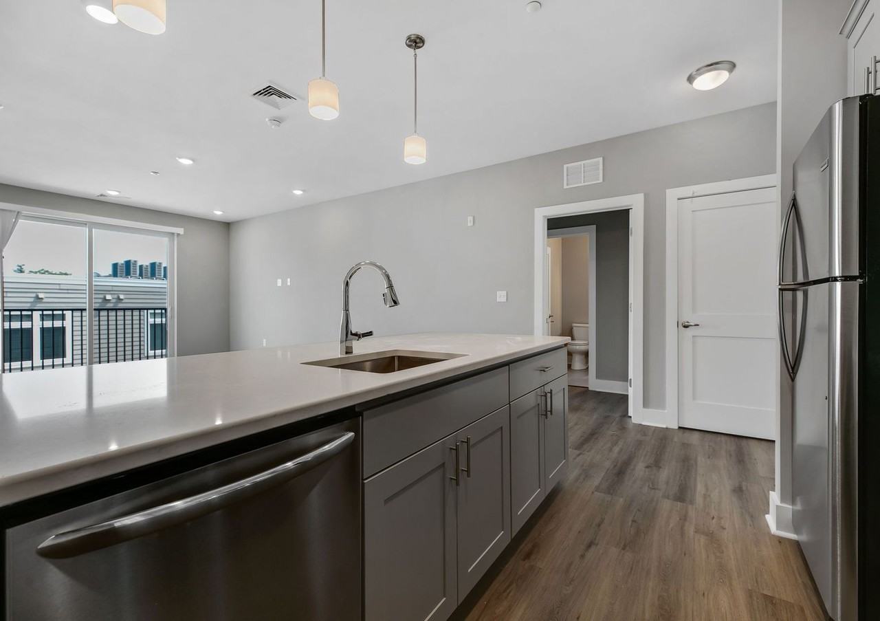 Corner Luxury Studio - Photo 7 of 41