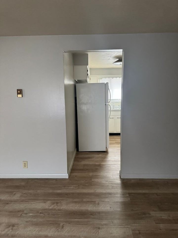Sandalwood Apartments - Photo 4 of 20