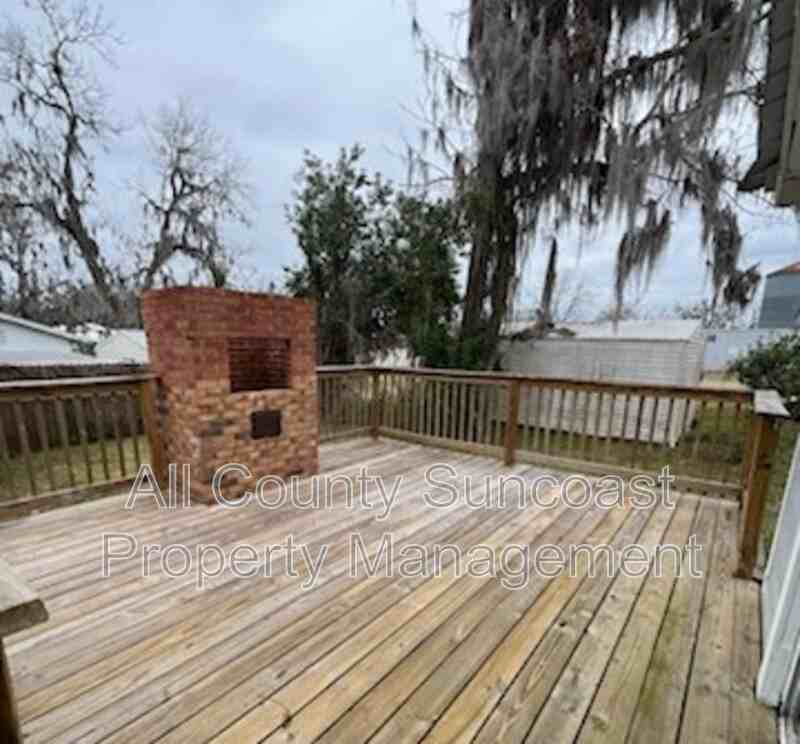 650 E York St - Photo 2 of 14