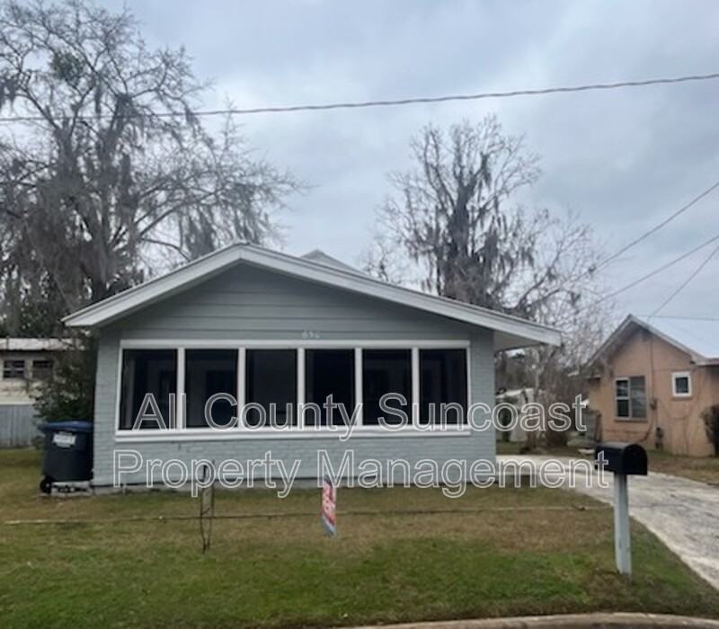 650 E York St - Photo 3 of 14