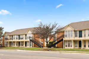 featured image of 104 Mosscliff Cir #1