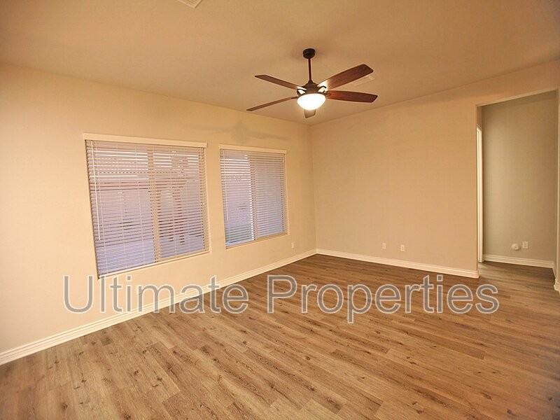 8548 W Midway Ave - Photo 4 of 14