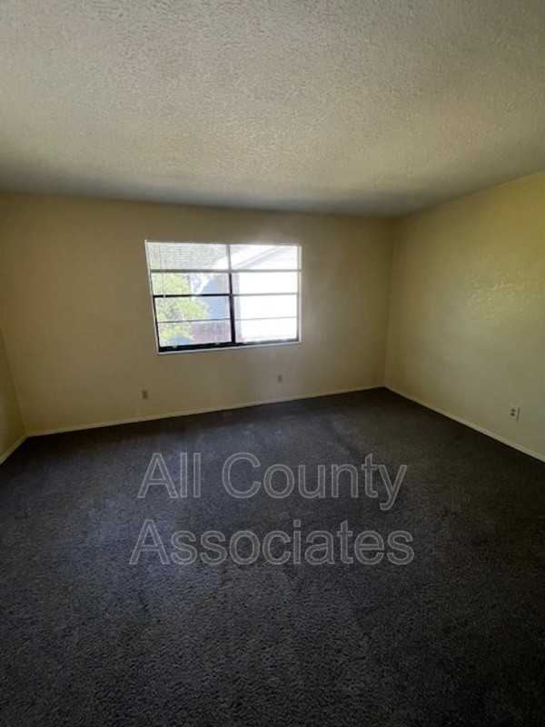 8945 Cochise Ln - Photo 3 of 10