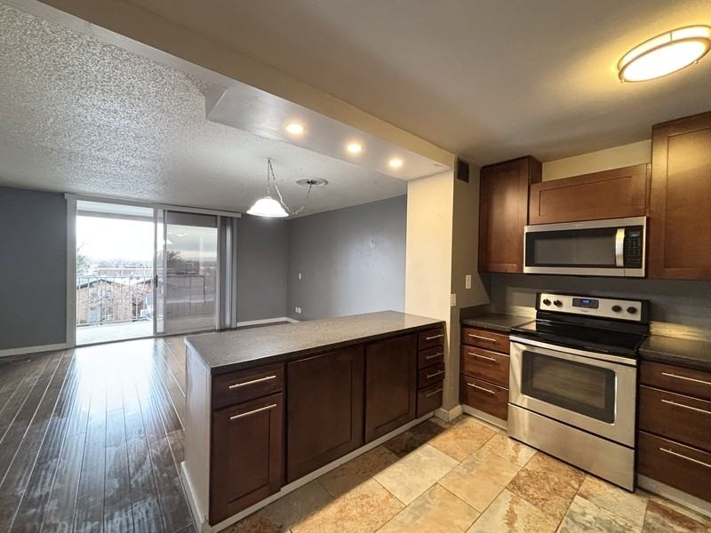 710 Eastsouth #4B - Photo 3 of 37