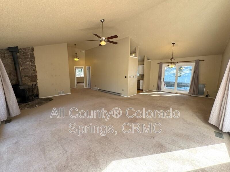 931 Kings Crown Rd - Photo 2 of 33