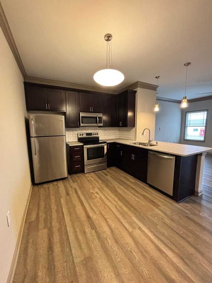 Bypass Aparments - Photo 7 of 11