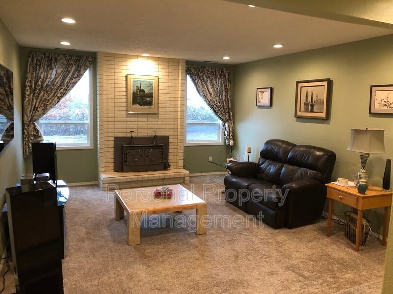 9804 Ne 16th St - Photo 3 of 10