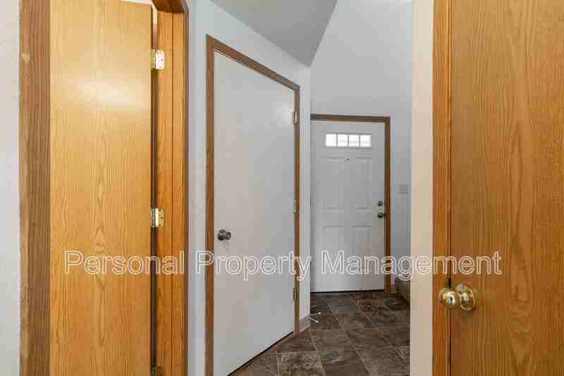 1713 Sw 6th St - Photo 2 of 20