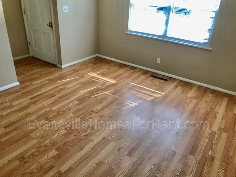 844 Stanley Ave - Photo 2 of 7