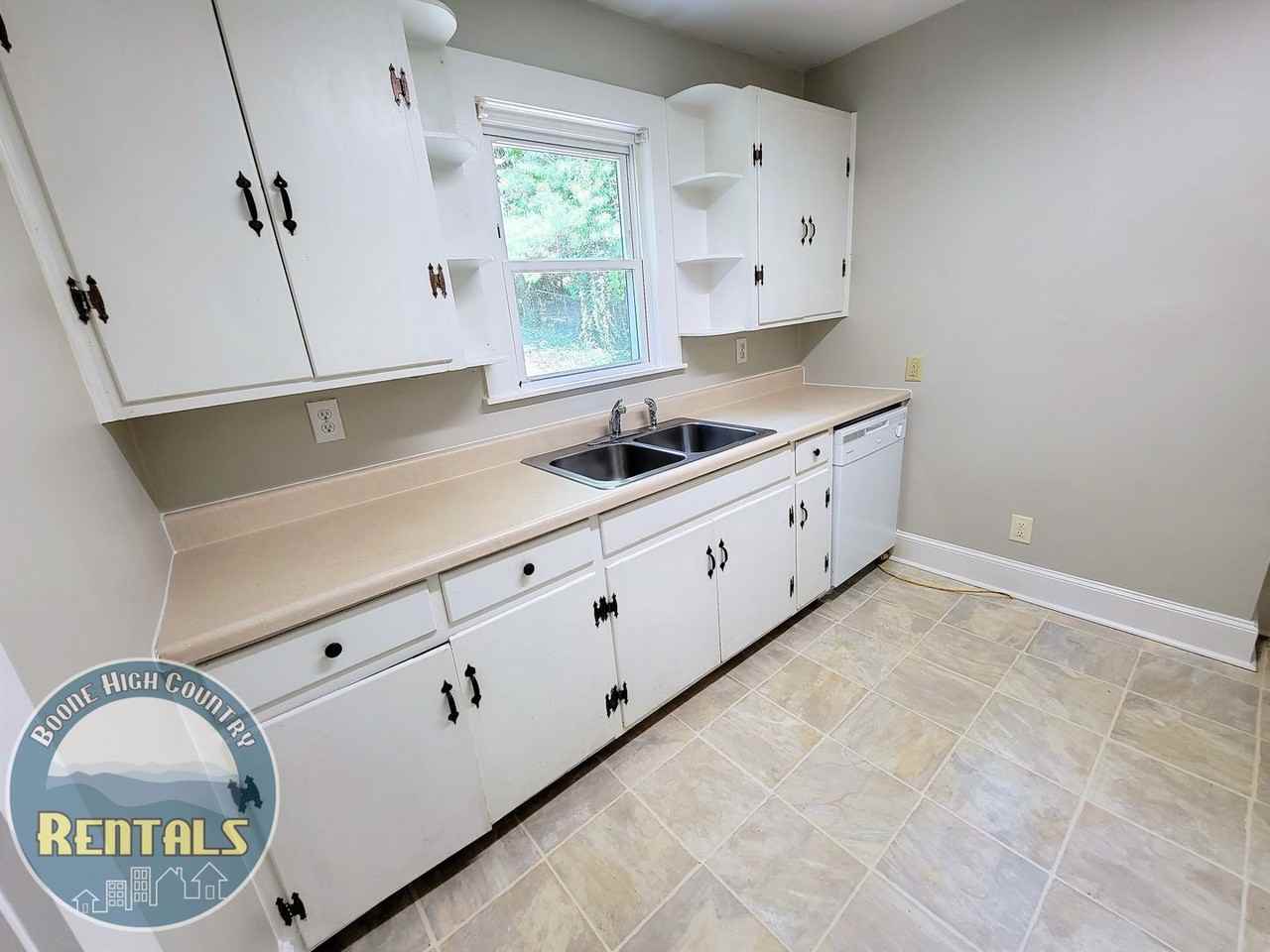 252 Faculty St - Photo 5 of 17